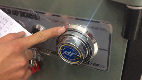 cách mở két sắt gia đình