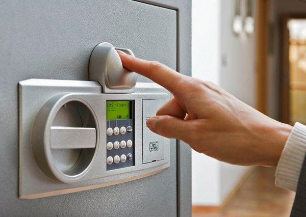 két sắt dấu vân tay