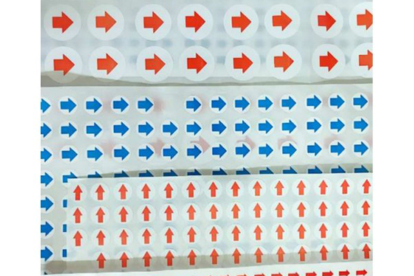 Tem dán lỗi thường có hình chữ nhật hoặc vuông