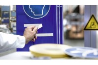 Mách bạn cách bóc băng dính xốp dán tường hiệu quả