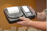 Có nên mua máy in mã vạch cầm tay giá rẻ hay không?  