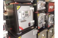 Giải đáp thắc mắc: Mua két sắt ở đâu uy tín?