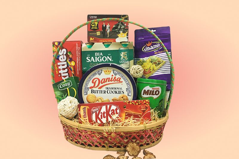 giỏ quà trà, cà phê và bánh kẹo cho thầy cô