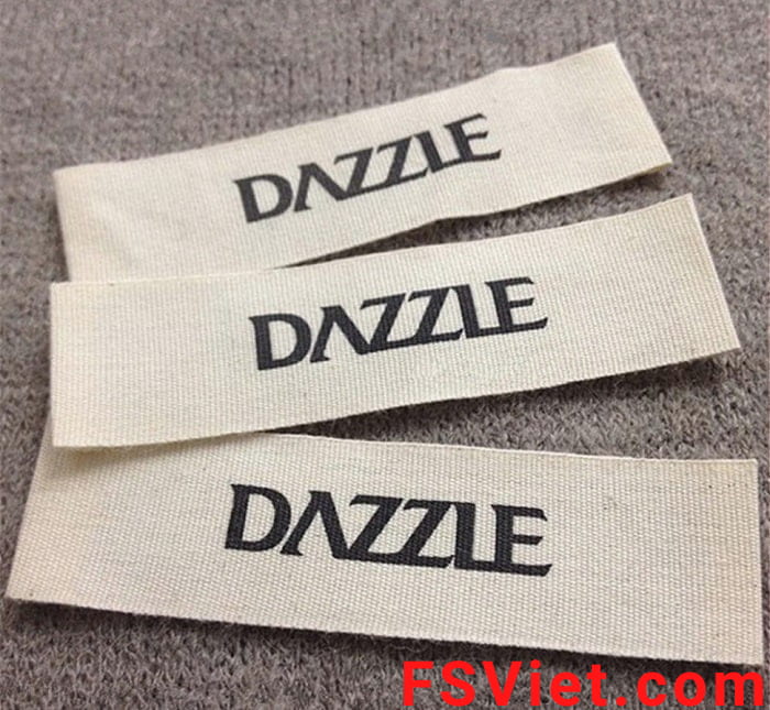 Quy trình in nhãn vải – Nên chọn in nhãn vải hay nhãn dệt ?